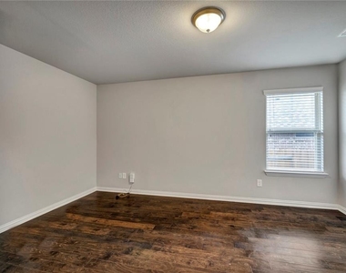 2926 Diego Dr - Photo Thumbnail 9