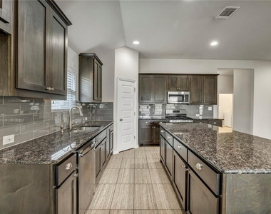 2926 Diego Dr - Photo Thumbnail 15