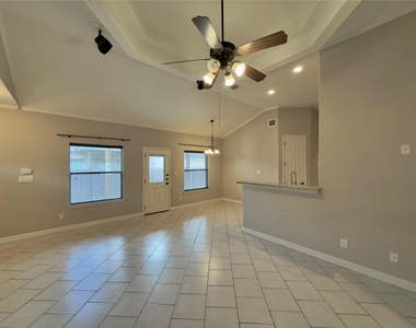 216 Anne Louise Dr - Photo Thumbnail 5