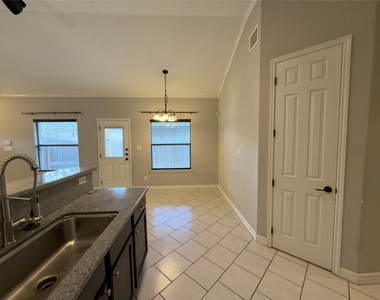 216 Anne Louise Dr - Photo Thumbnail 10