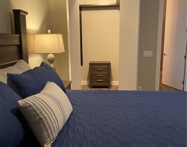 507 Sabine St - Photo Thumbnail 17