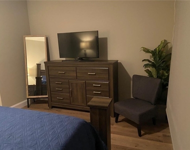 507 Sabine St - Photo Thumbnail 15