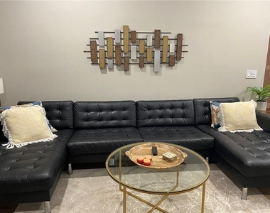 507 Sabine St - Photo Thumbnail 4