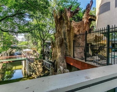 507 Sabine St - Photo Thumbnail 24