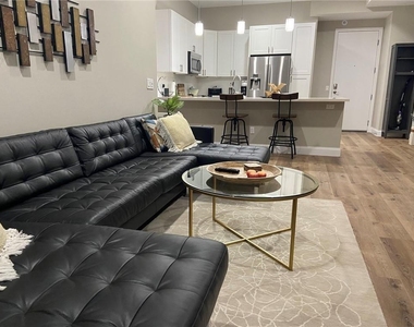 507 Sabine St - Photo Thumbnail 9