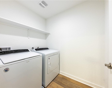 1804 Bonham Ln - Photo Thumbnail 17