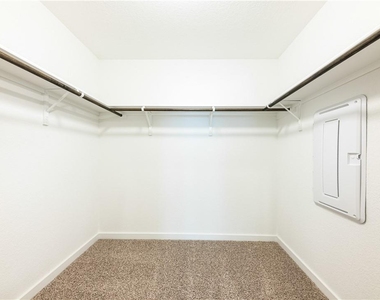 1804 Bonham Ln - Photo Thumbnail 13