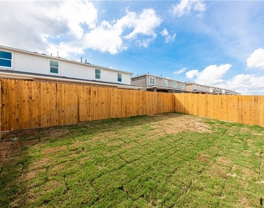 1804 Bonham Ln - Photo Thumbnail 19