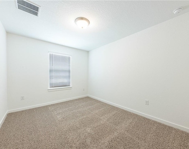 1804 Bonham Ln - Photo Thumbnail 15