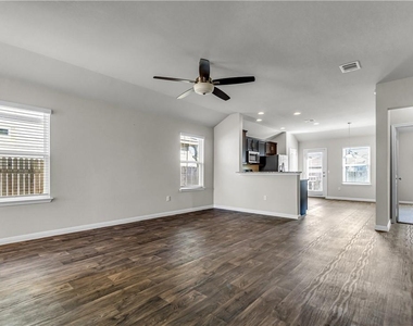 200 Sandhill Piper St - Photo Thumbnail 3
