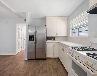 5504 Coventry Ln - Photo Thumbnail 7