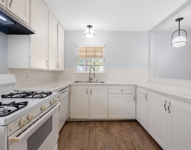 5504 Coventry Ln - Photo Thumbnail 6