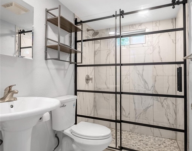 5504 Coventry Ln - Photo Thumbnail 8