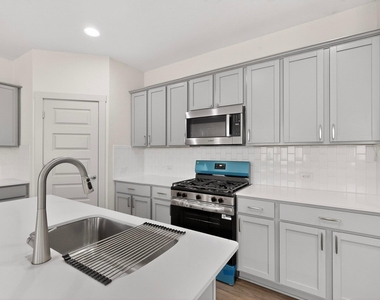 13712 Clerk St - Photo Thumbnail 4