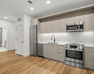 4315 S Congress Ave - Photo Thumbnail 2