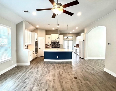 197 Santa Maria St - Photo Thumbnail 8