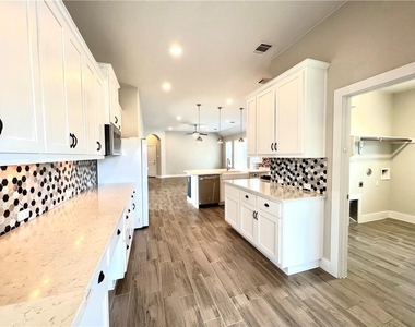 197 Santa Maria St - Photo Thumbnail 9