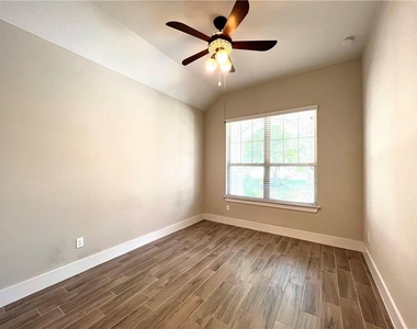 197 Santa Maria St - Photo Thumbnail 6