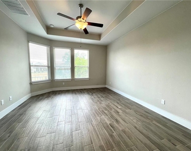 197 Santa Maria St - Photo Thumbnail 14