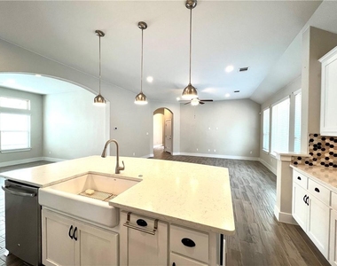 197 Santa Maria St - Photo Thumbnail 10