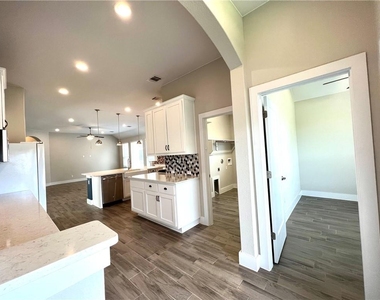 197 Santa Maria St - Photo Thumbnail 13