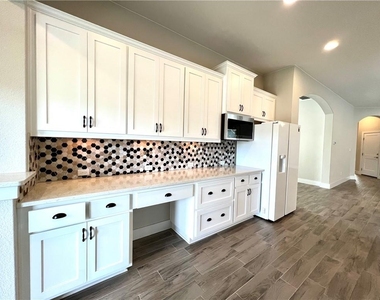 197 Santa Maria St - Photo Thumbnail 11