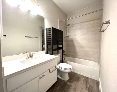 197 Santa Maria St - Photo Thumbnail 5
