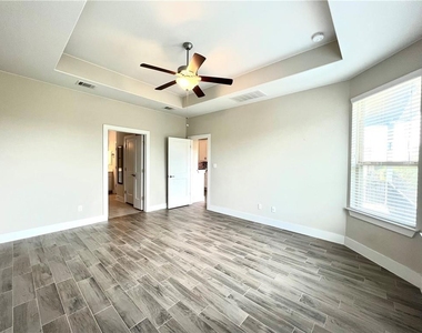 197 Santa Maria St - Photo Thumbnail 15
