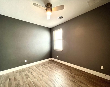 197 Santa Maria St - Photo Thumbnail 4