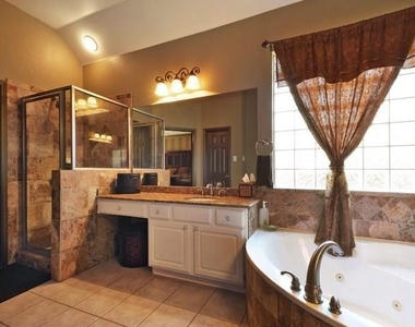 1302 Hunter Ace Way - Photo Thumbnail 8