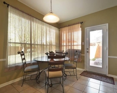 1302 Hunter Ace Way - Photo Thumbnail 12