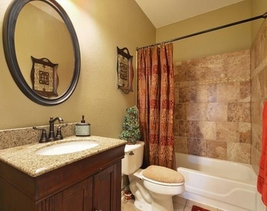 1302 Hunter Ace Way - Photo Thumbnail 11