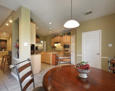 1302 Hunter Ace Way - Photo Thumbnail 13
