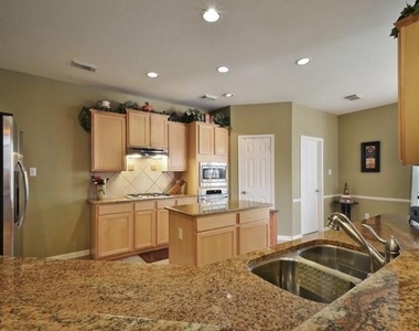 1302 Hunter Ace Way - Photo Thumbnail 2