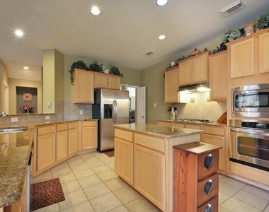 1302 Hunter Ace Way - Photo Thumbnail 4