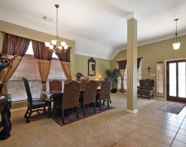 1302 Hunter Ace Way - Photo Thumbnail 14
