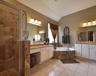 1302 Hunter Ace Way - Photo Thumbnail 7