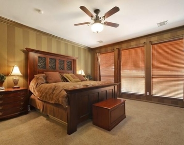 1302 Hunter Ace Way - Photo Thumbnail 10