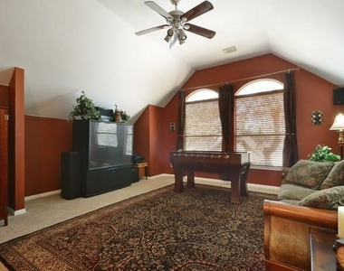 1302 Hunter Ace Way - Photo Thumbnail 15