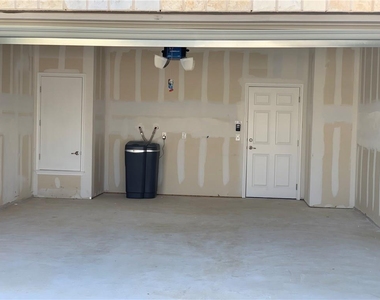 705 Durness Dr - Photo Thumbnail 23