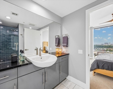 300 Bowie St - Photo Thumbnail 9