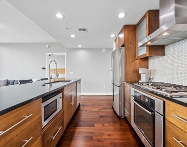 300 Bowie St - Photo Thumbnail 7