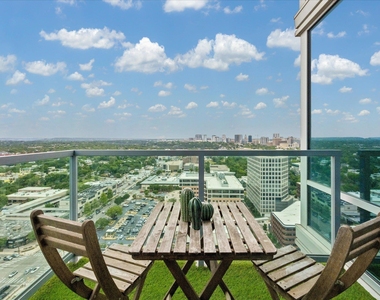 300 Bowie St - Photo Thumbnail 16