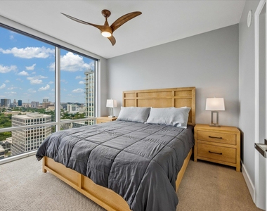 300 Bowie St - Photo Thumbnail 8