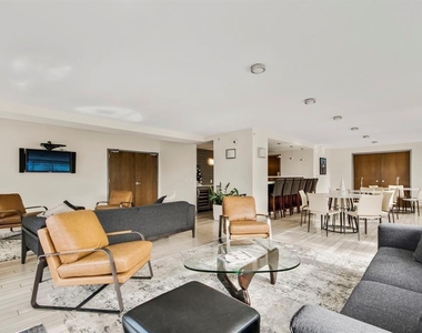 300 Bowie St - Photo Thumbnail 27
