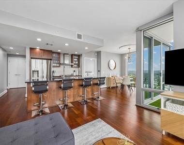 300 Bowie St - Photo Thumbnail 5