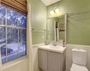 9112 Swanson Ln - Photo Thumbnail 17