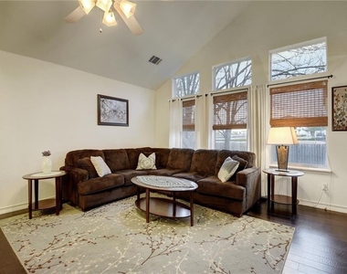 9112 Swanson Ln - Photo Thumbnail 3