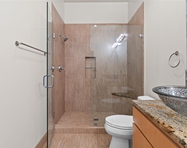 1702 S Lamar Blvd - Photo Thumbnail 20