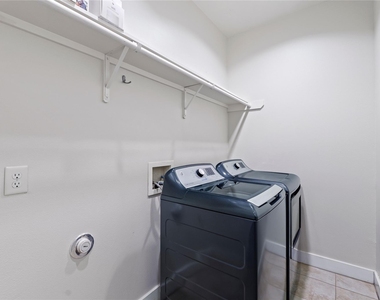 1702 S Lamar Blvd - Photo Thumbnail 21